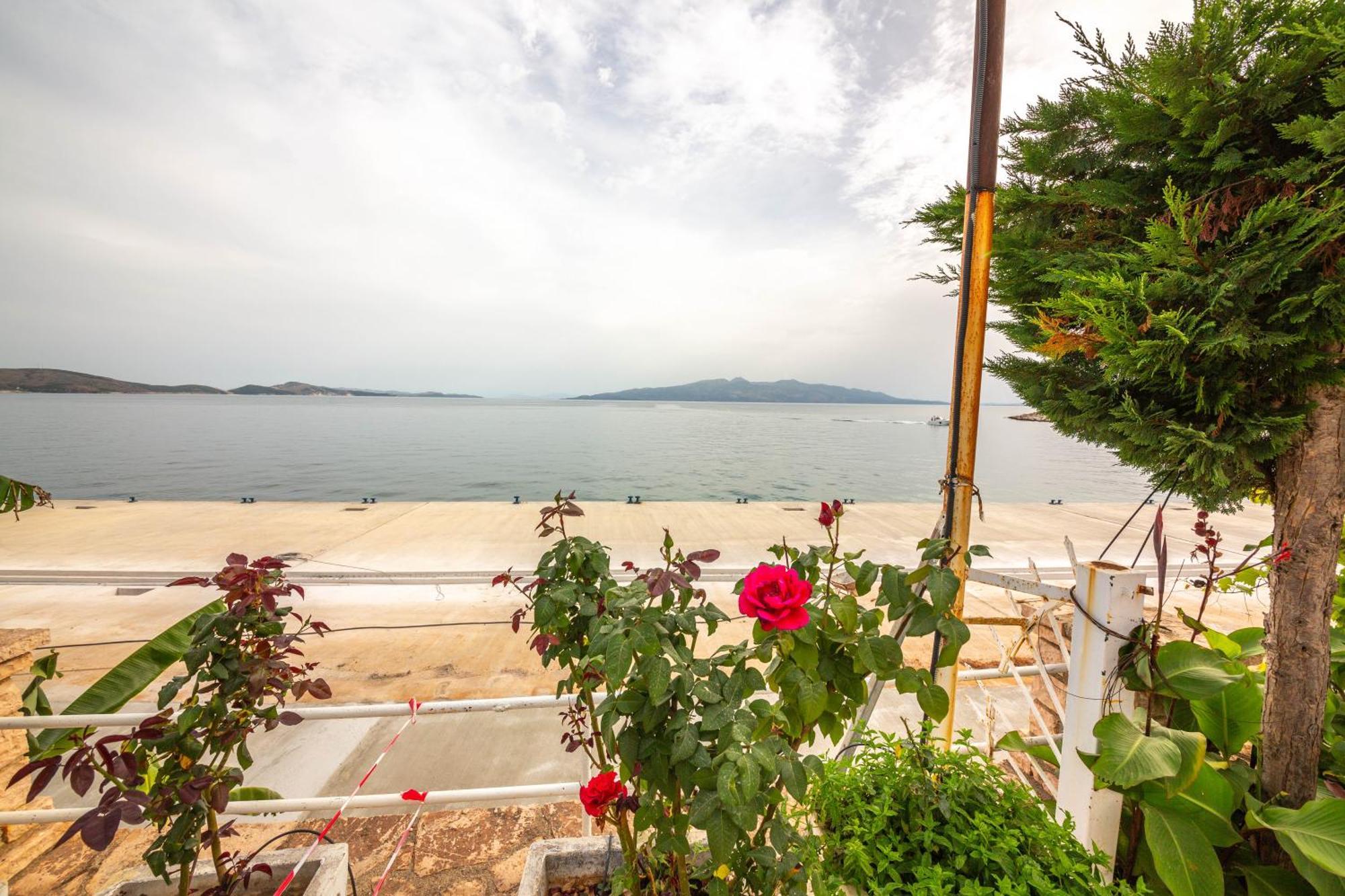 Apartments Cikuli ซารานเดอ ภายนอก รูปภาพ