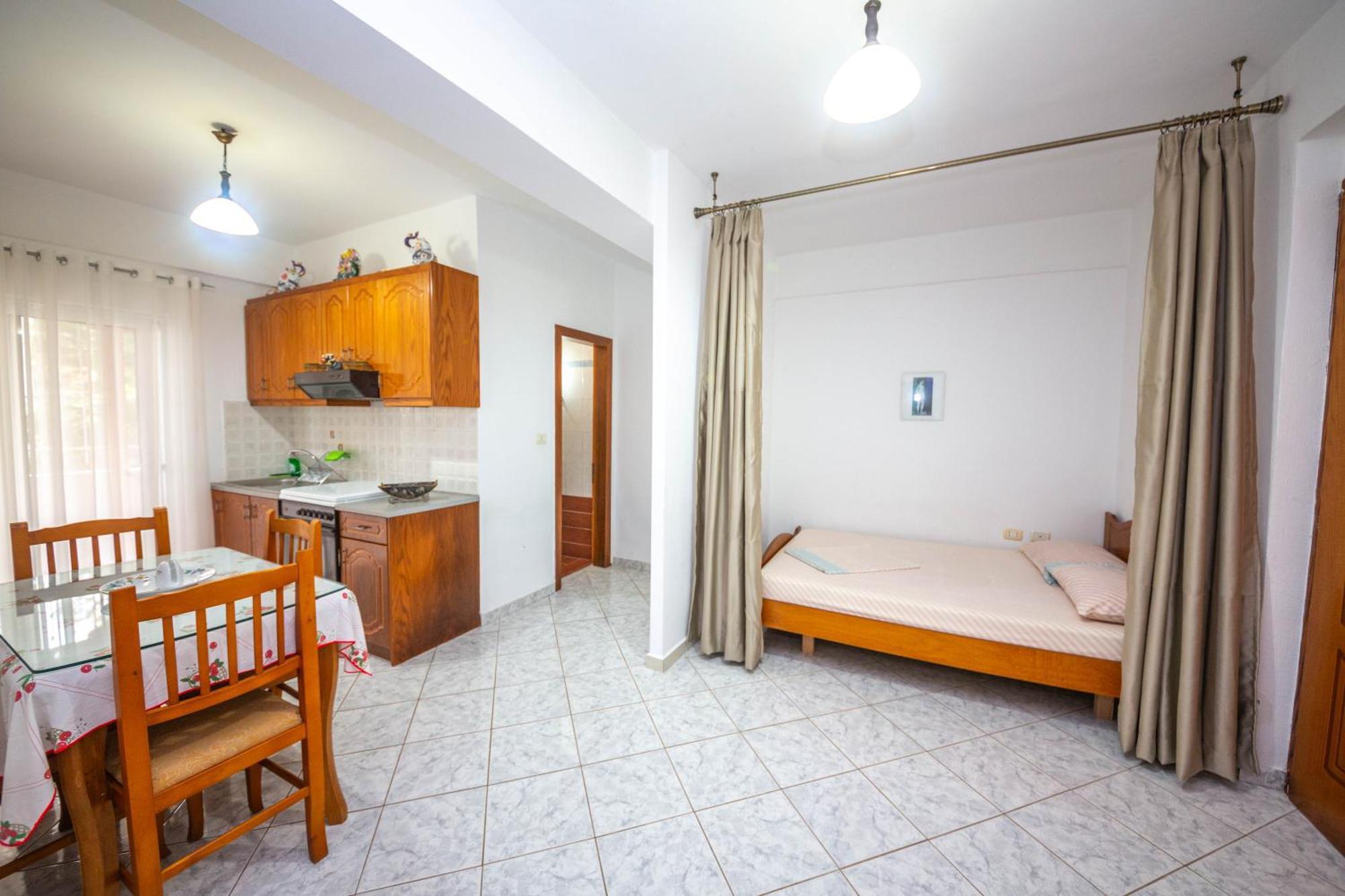 Apartments Cikuli ซารานเดอ ภายนอก รูปภาพ