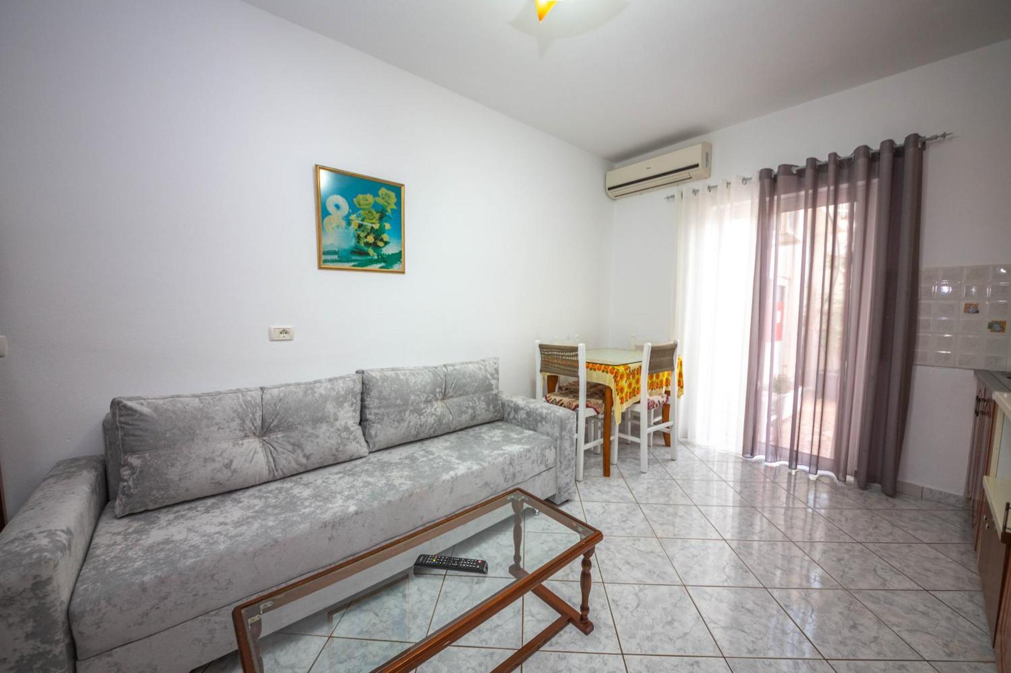 Apartments Cikuli ซารานเดอ ภายนอก รูปภาพ