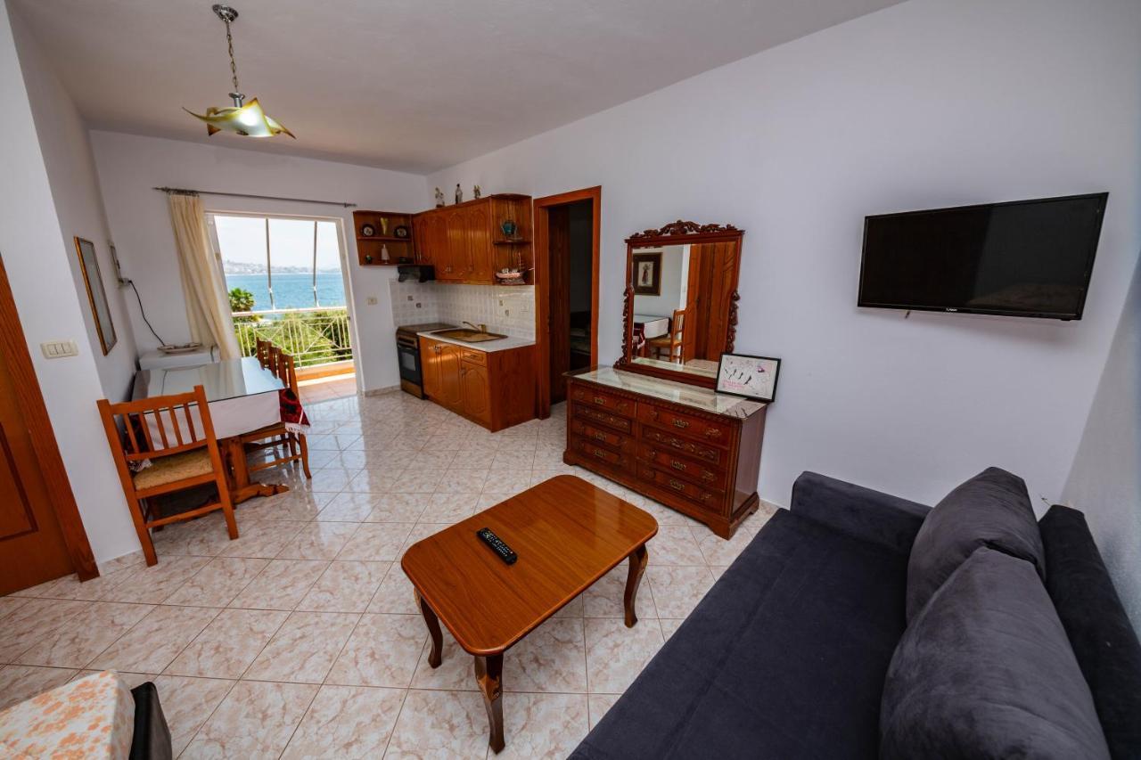 Apartments Cikuli ซารานเดอ ภายนอก รูปภาพ