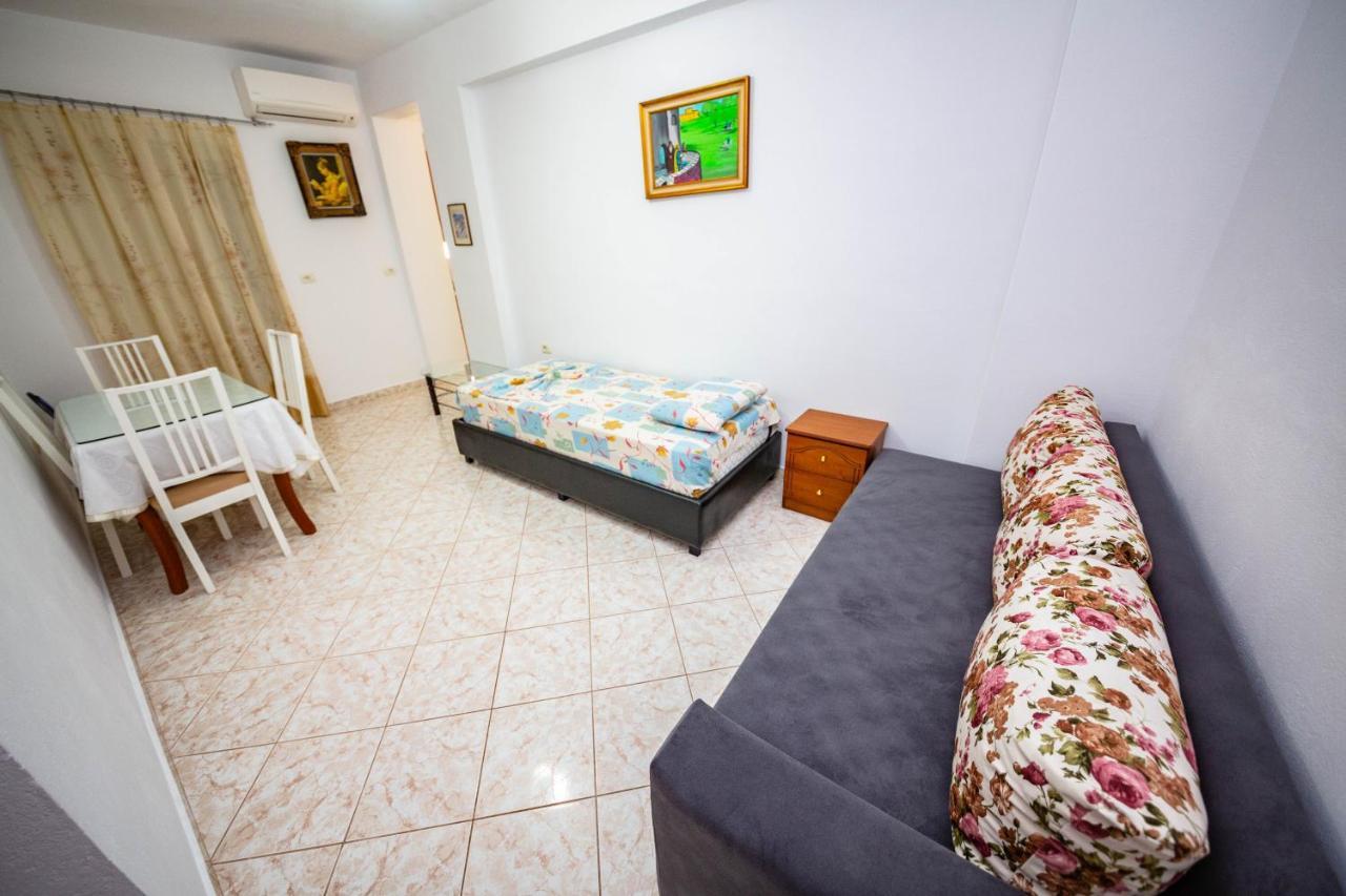 Apartments Cikuli ซารานเดอ ภายนอก รูปภาพ