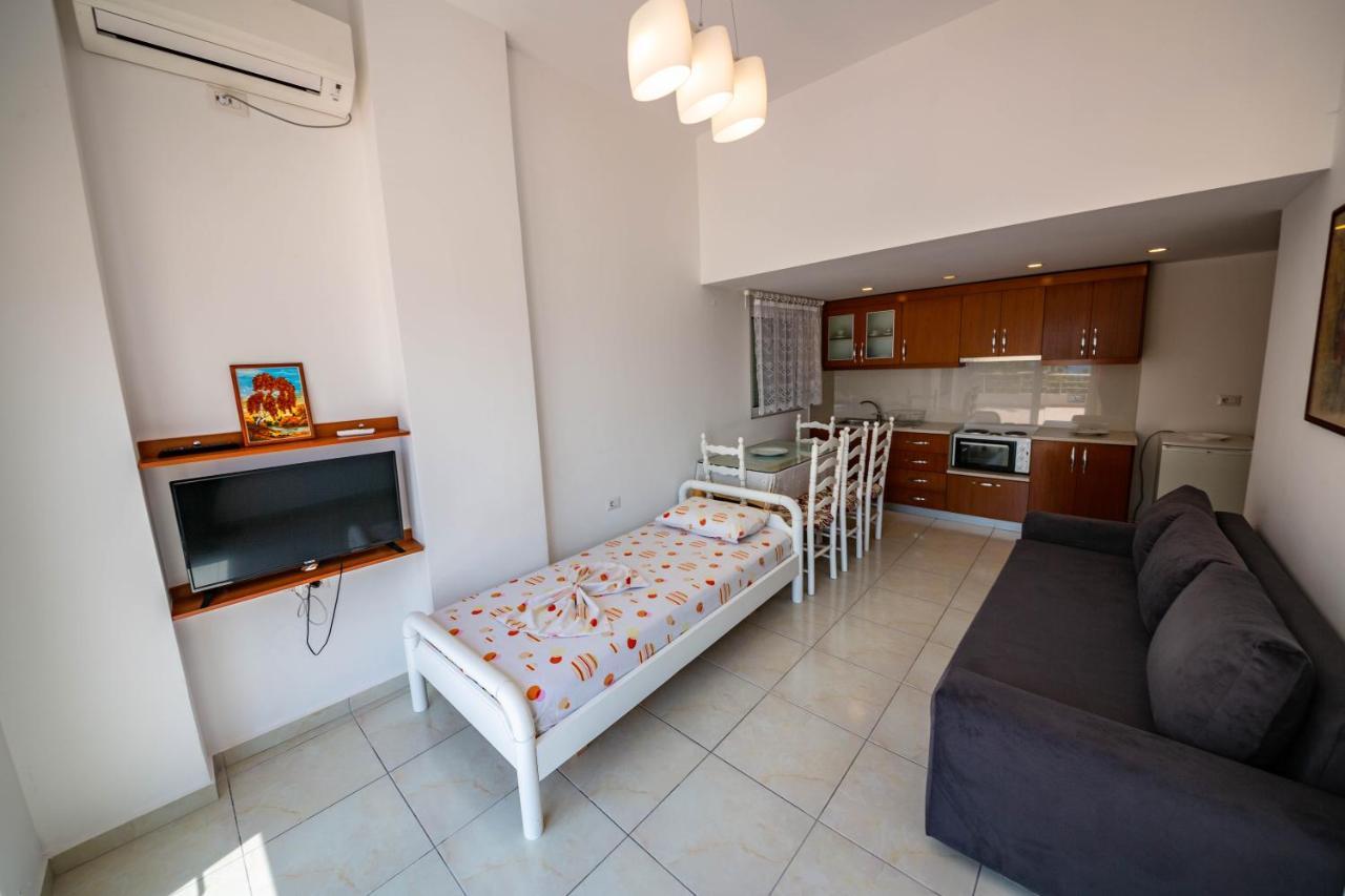 Apartments Cikuli ซารานเดอ ภายนอก รูปภาพ